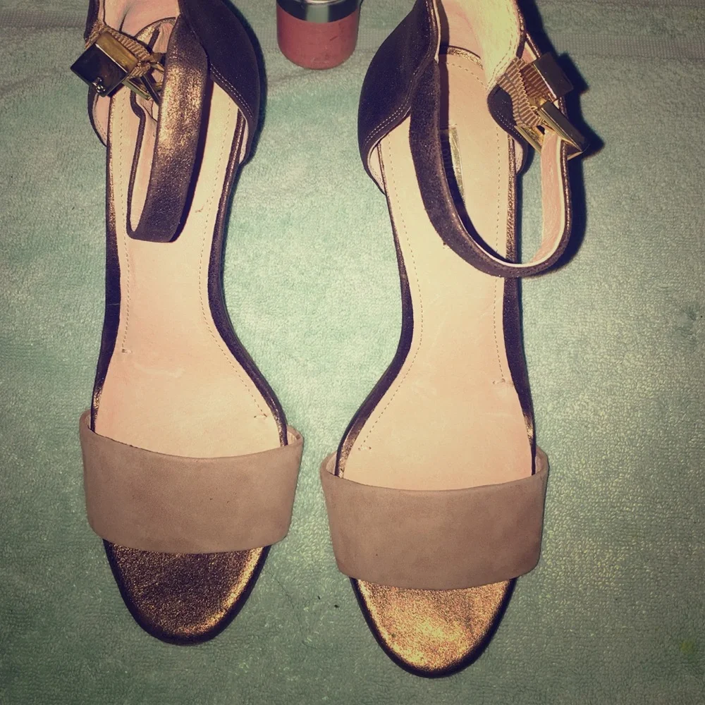 Shoes - Picture 1 of 4